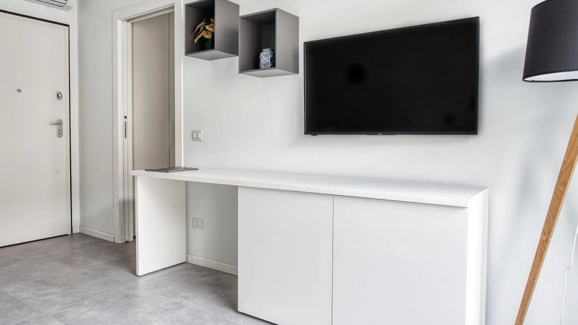 Sleek City Abode In Maciachini Milan