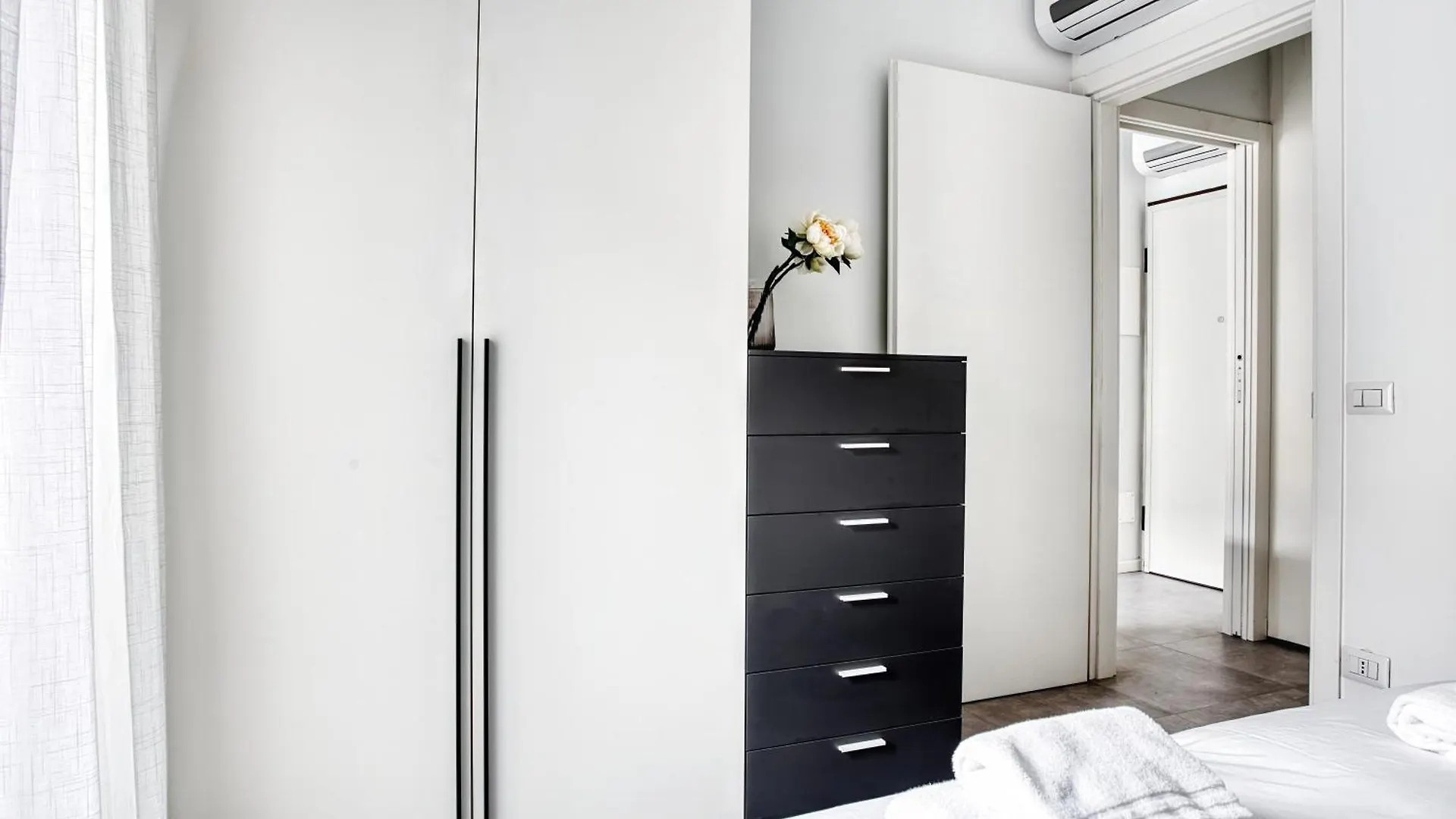 Sleek City Abode In Maciachini Milan