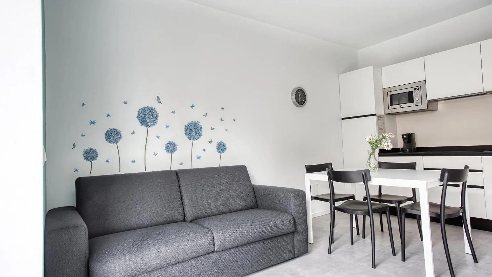 Apartment Sleek City Abode In Maciachini Milan