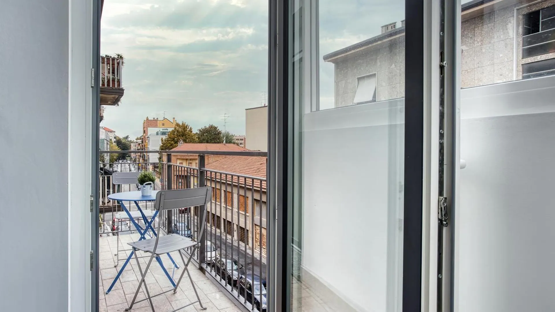 Sleek City Abode In Maciachini Milan Apartment