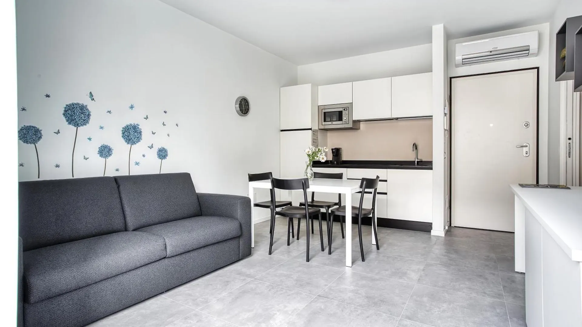 Apartment Sleek City Abode In Maciachini Milan Italy