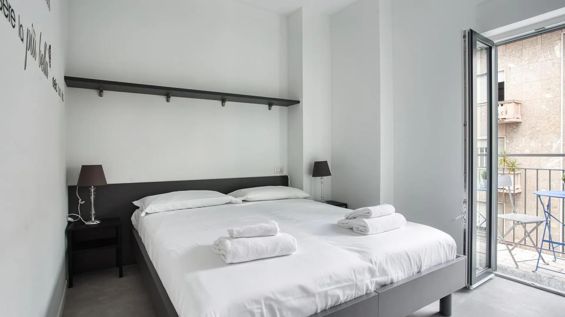 Sleek City Abode In Maciachini Milán 0*,